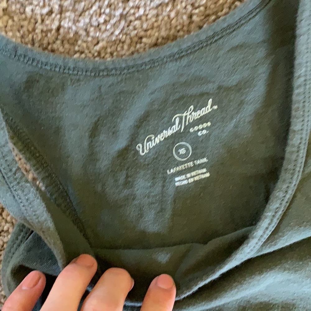 Universal Thread Green Tank - Picture 3 of 3